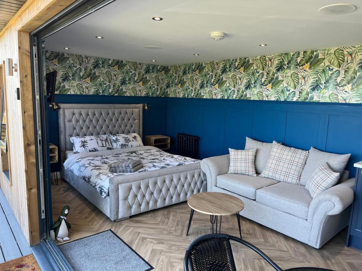 The Rhossili Bay Secret Villa Swansea Bagian luar foto