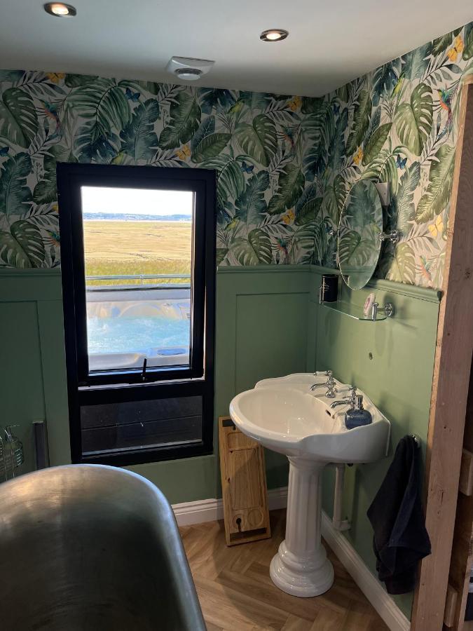 The Rhossili Bay Secret Villa Swansea Bagian luar foto