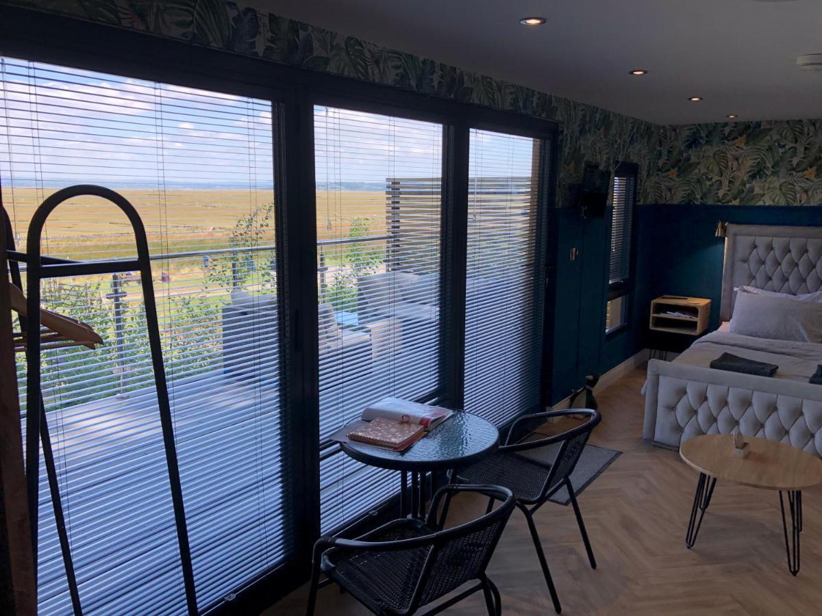 The Rhossili Bay Secret Villa Swansea Bagian luar foto